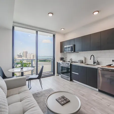 Exclusive Oasis: Charming Studio Near To Bayfront Park Apartment